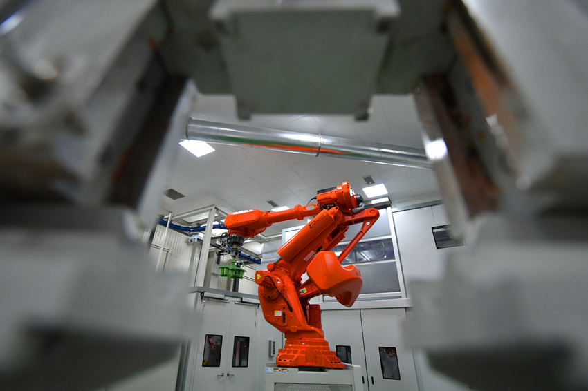 海内首个燃机智慧制造基地高温透平叶片精铸数字化产线。。。。
。
。。。刘岗供图