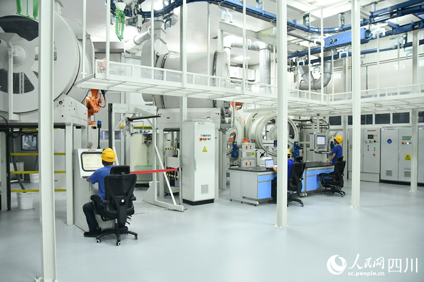 海内首个燃机智慧制造基地高温透平叶片精铸数字化产线。。。。
。
。。。人民网 赵祖乐摄